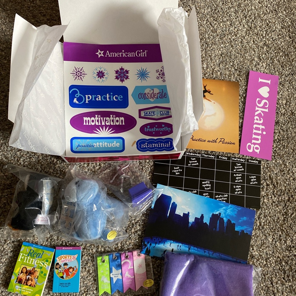 American Girl Mia’s Bedroom Accessories 2008